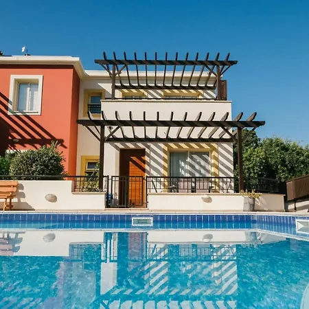 דירה Aphrodite Gardens No.9 Luxury Apt *