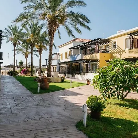 Aphrodite Gardens No.9 Luxury Apt דירה *